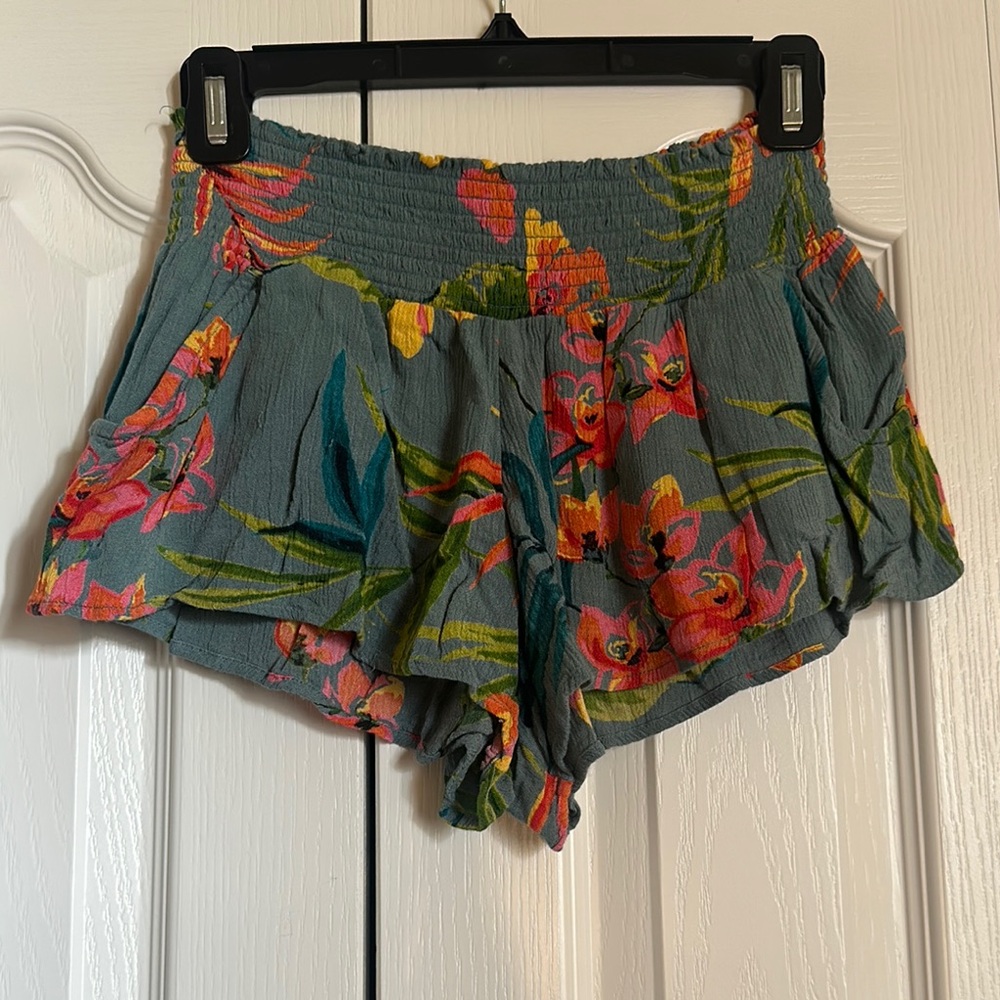 Women’s Billabong Casual Shorts size medium
